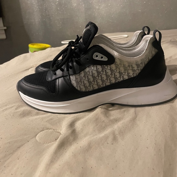 Dior b25 runner size 11